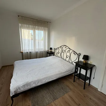 Spacious In Old Town Street