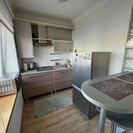 Spacious In Old Town Street Apartment
