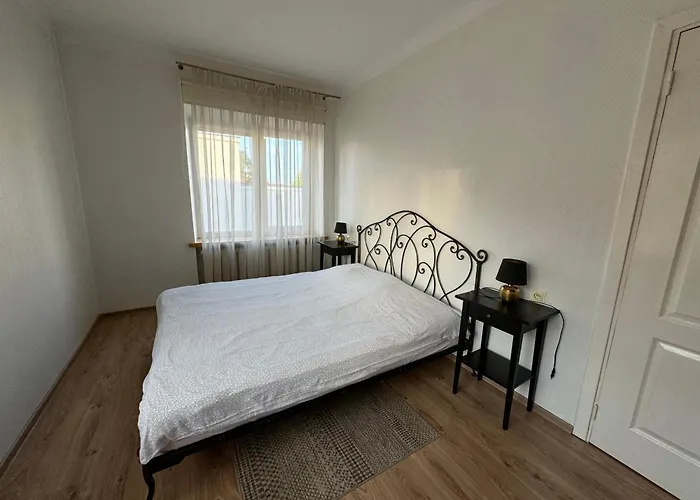 Spacious In Old Town Street