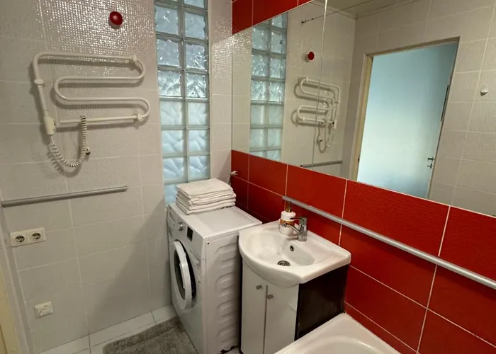 Spacious In Old Town Street *