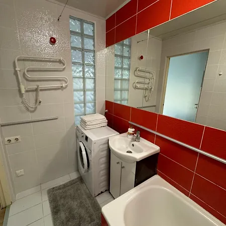 Spacious In Old Town Street *